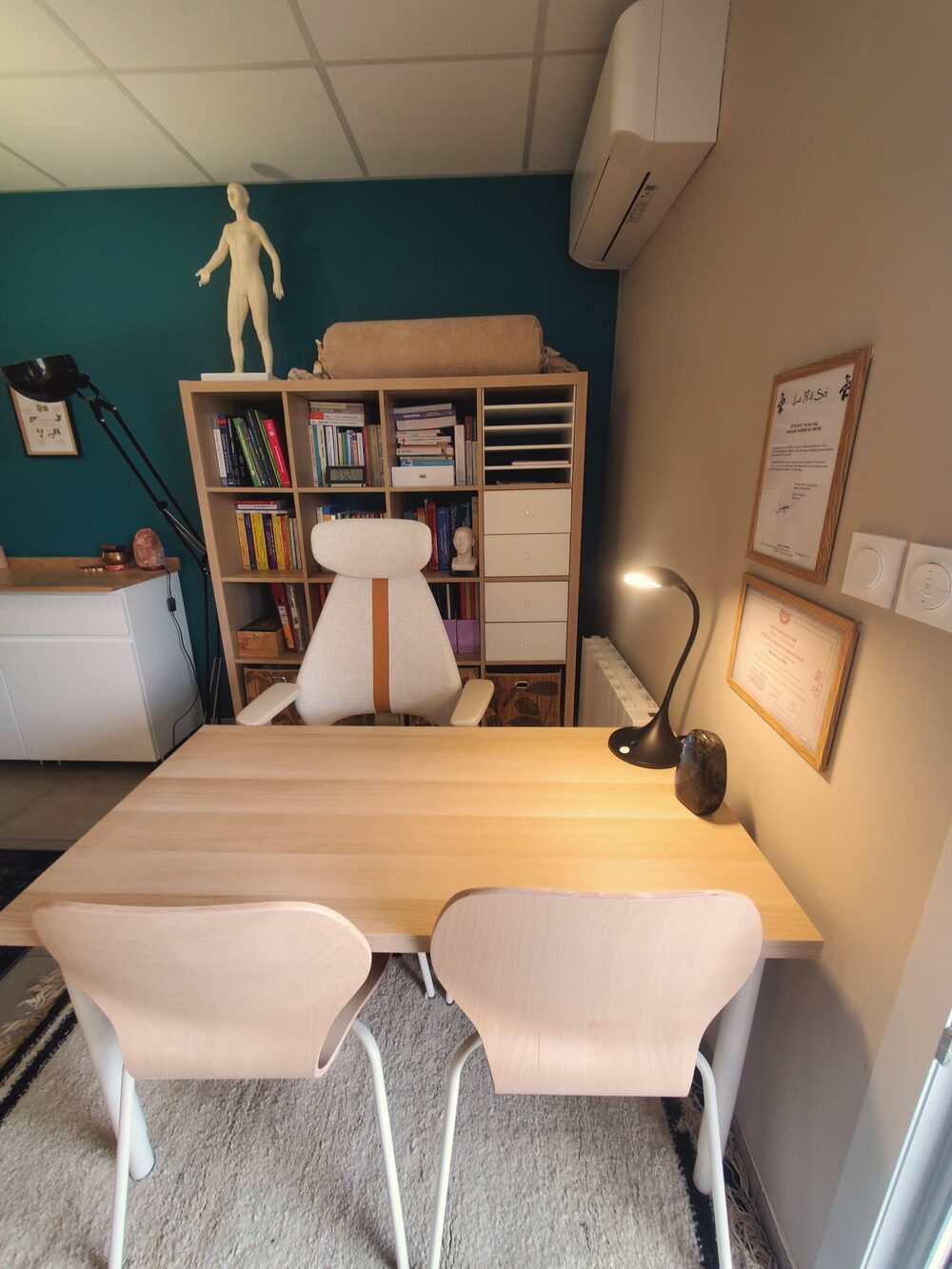 L'espace de consultation du cabinet, chaleureux et calme